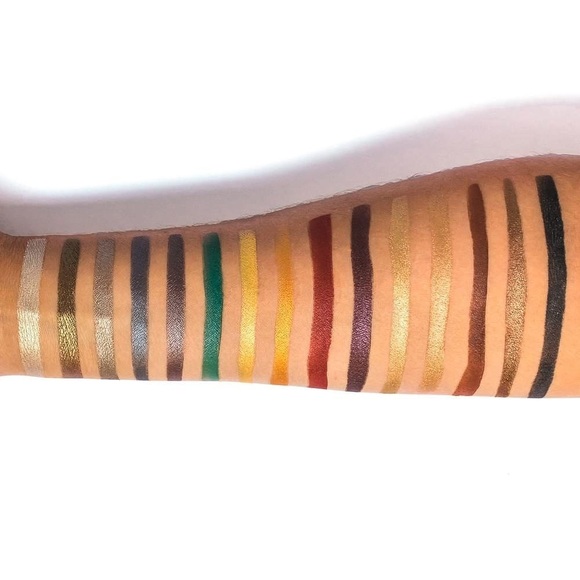 Nomad Berlin Underground Eyeshadow Palette - Picture 4 of 7